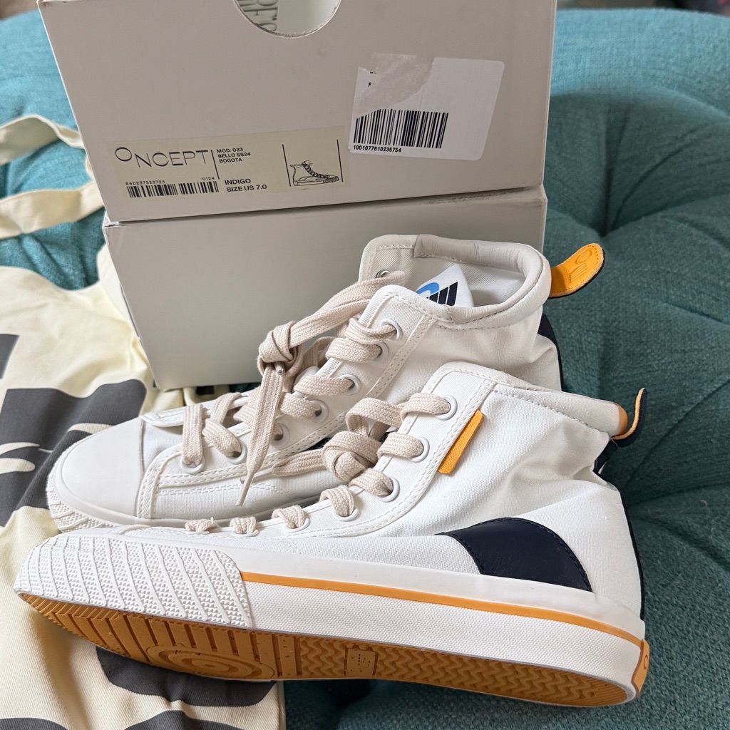 New In Box Oncept Bogota Recycled Canvas Sneakers 7 Ladies Indigo
